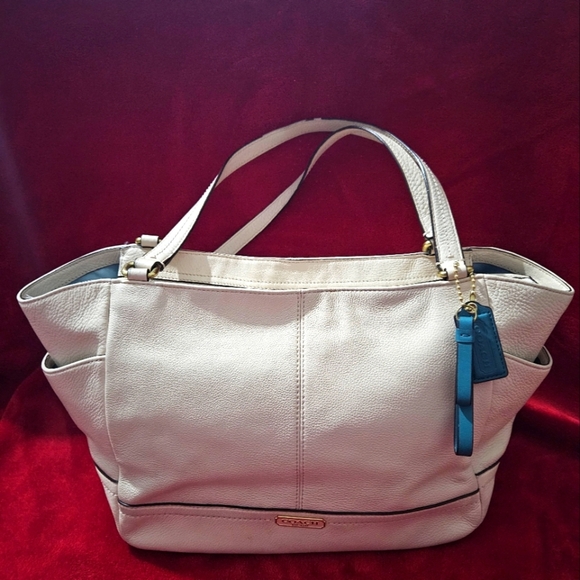 Coach Park Leather Carrie Tote-Cream with Torquoise Hang Tag and Tassel - Picture 15 of 16